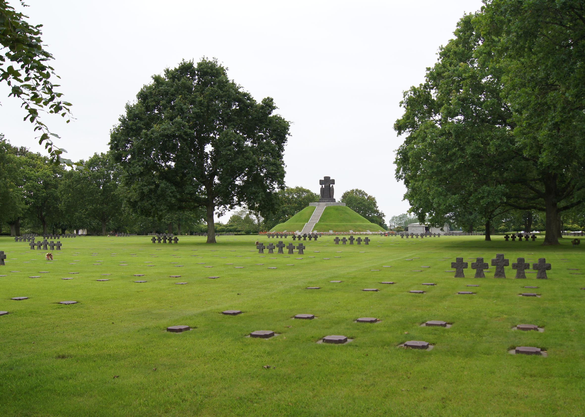 Deutscher Soldatenfriedhof La Cambe in der Normandie